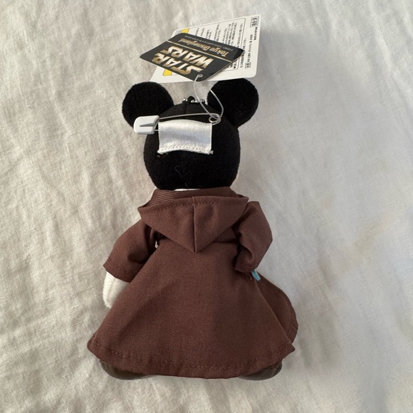 Tokyo Disney Star Wars Jedi Knight Mickey Mouse Key Chain Pin Badge/Bag Charm - Picture 4 of 7